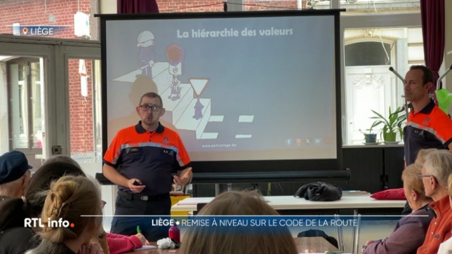 À Liège, le comité de quartier Fragnée-Blonden organise des ateliers de remise à niveau du code de la route, spécialement pensés pour les seniors. Un programme complet qui attire déjà beaucoup de participants, certains ayant passé leur permis il y a plus de 50 ans.
