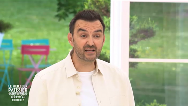 Pour cette quatrième semaine, la tente du Meilleur Pâtissier s’est transformée en véritable temple du chocolat. Mais parmi les créations gourmandes, celle d’Elsa a particulièrement marqué les esprits : un gâteau au chocolat inspiré… d’une « explosion de boutons ». De quoi décontenancer Cyril Lignac, Mercotte et la cheffe invitée Christelle Brua.