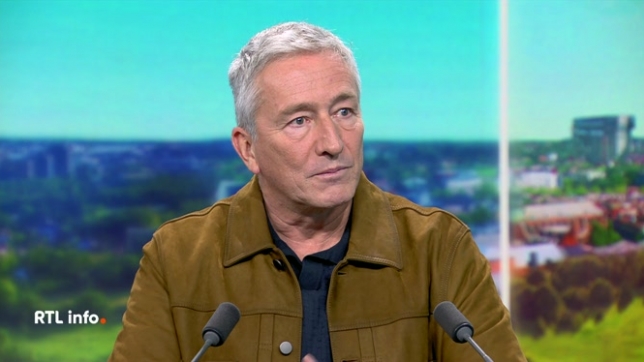 On retrouve en plateau Stéphane Allix qui présente son livre La Preuve : les morts nous parlent.