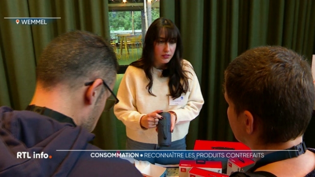 L'un des risques, quand on achète en ligne, c'est de commander des contrefaçons. Des produits de plus en plus ressemblants, ce qui complique le travail des douaniers et des policiers. C'est donc pour leur apprendre à les reconnaître, que des ateliers sont organisés.