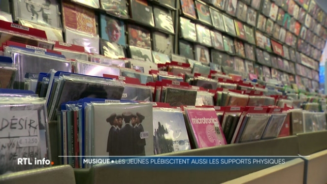 Que ce soit pour écouter de la musique ou regarder un film, nous sommes de plus en plus nombreux à le faire via des plateformes numériques, mais certains jeunes s'intéressent aux bons vieux supports physiques, comme les CD et les DVD. Pour quelles raisons, au juste ?