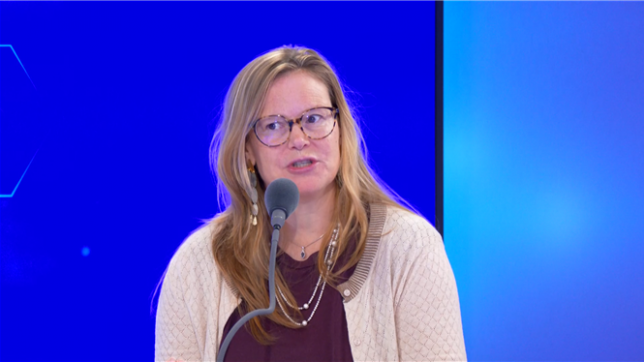 Toujours empathique, jamais fatigué : les chatbots séduisent ceux qui cherchent une oreille attentive. Mais la psychiatre Caroline Depuydt met en garde : “GPT ne vous aide pas à réfléchir, il vous conforte.”