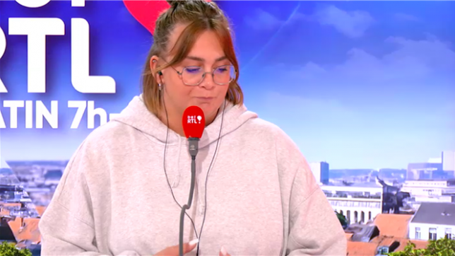 Google va investir 5 milliards d’euros en Belgique sur deux ans, principalement pour étendre son centre de données de Saint-Ghislain et créer 300 emplois supplémentaires. Le groupe s’engage également dans des accords énergétiques décarbonés et dans des programmes de formation à l’intelligence artificielle.