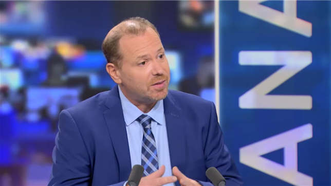 Donald Trump est au cœur de l’accord entre Israël et le Hamas. Le président américain semble mener à bien “son plan de paix pour Gaza”. Et il le fait savoir dans une mise en scène dont il a le secret. Décryptage.