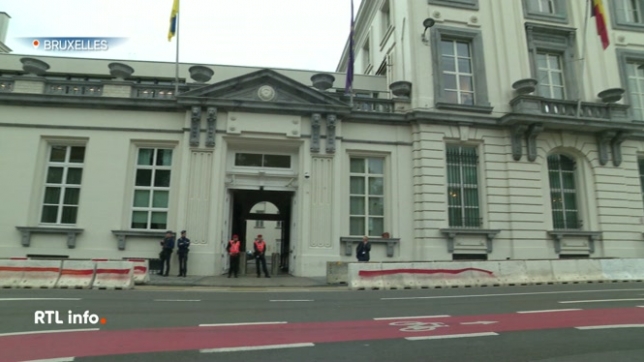 Bart De Wever a réuni ses vice-premier ministres ce matin, pour décider du budget de ces 4 prochaines années. L'effort sera d'environ 10 milliards d'euros sur 4 ans.