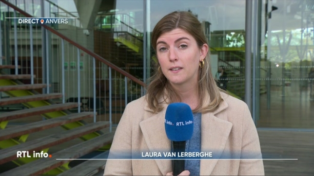 En direct, Laura Van Lerberghe explique que 2 des 3 suspects arrêtés comparaissent aujourd'hui devant un juge d'instruction. Ils sont poursuivis pour un projet d'attentat visant plusieurs personnalités politiques, dont le premier ministre.