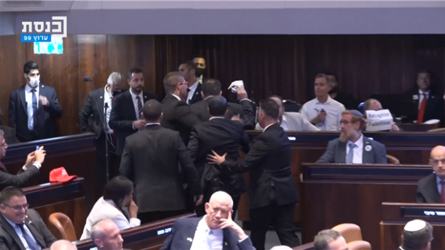 Le discours de Donald Trump au Knesset interrompu par un député de gauche.