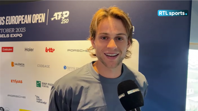 T'es vraiment un con: le message hilarant de Zizou Bergs avant de jouer Raphaël Collignon