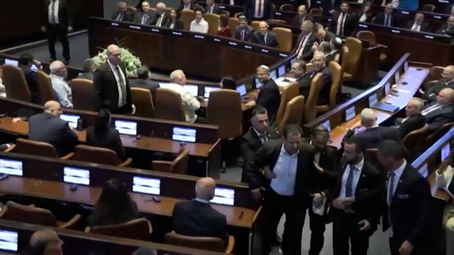 Jérusalem - Le discours de Trump à la Knesset interrompu par l'expulsion d'un député israélien.00_00_21_08.Still002.jpg