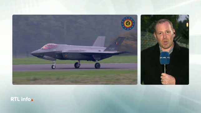 En direct de la base aérienne de Florennes, Sébastien Rosenfeld commente l'arrivée des nouveaux avions de chasse de la défense. Seuls 3 sur 4 ont été livrés, en raison d'un problème technique.