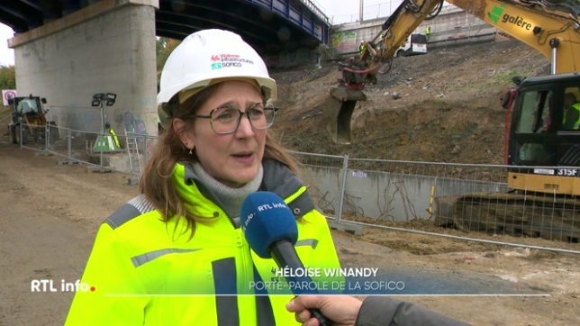 Le pont d'Houdeng s'était effondré en mars dernier, lors de travaux, faisant un mort. La phase de reconstruction devrait durer un an.