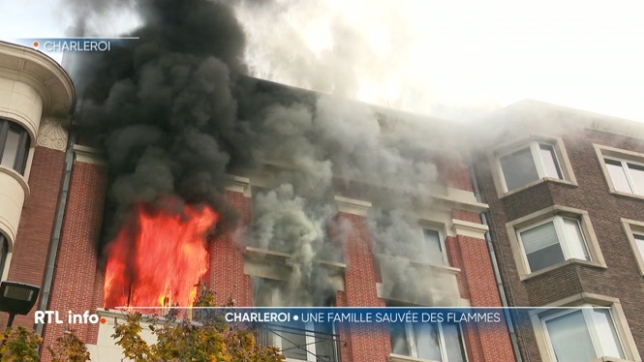 Un grave incendie s'est déclaré ce mardi matin sur le Boulevard Tirou, à Charleroi, en face du shopping Rive Gauche. Arrivés rapidement sur place, les pompiers ont pu sauver toute la famille, malgré les conditions extrêmement dangereuses pour leurs propres vies.