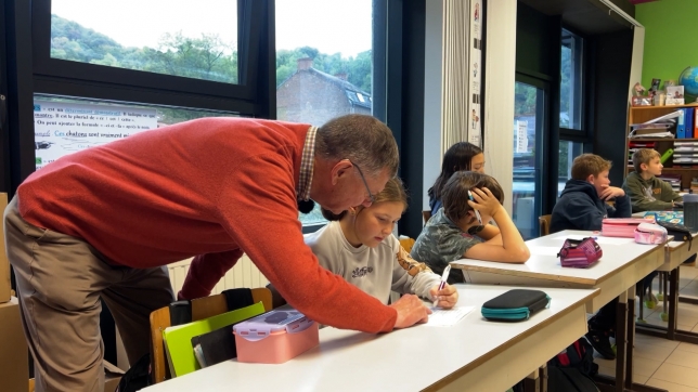 L’ASBL « Aidants Bénévoles Scolaires », active en Fédération Wallonie-Bruxelles, a mobilisé près d’une centaine de bénévoles en 2024.