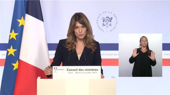 Les motions de censure qui ont été déposées contre le gouvernement Lecornu sont des motions de dissolution et doivent être vues comme telles, a averti Emmanuel Macron en Conseil des ministres, selon la porte-parole du gouvernement Maud Bregeon.