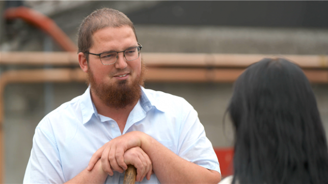 À Mimignies, Florent, jeune agriculteur du Hainaut, accueille ses prétendantes pour la première fois. Mais un imprévu de taille vient chambouler ses plans : Ambre, pour qui il avait eu un vrai coup de cœur, ne participera finalement pas à l’aventure.