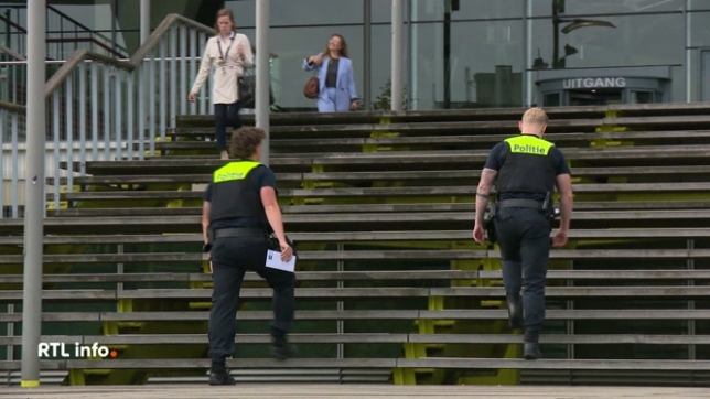 Les deux hommes inculpés pour tentative d'attentat contre le Premier ministre restent un mois de plus en prison. Décision de la chambre du conseil d'Anvers. Le parquet les soupçonne de préparer une attaque mêlant drones et explosifs contre plusieurs personnalités politiques, dont Bart de Wever.