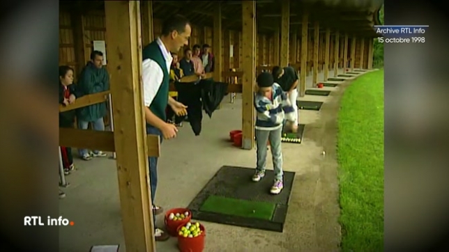 Une initiative de l'enseignement spécial de la région liégeoise permet à 75 jeunes en difficulté scolaire de s'initier au golf et de s'entraîner à cette discipline qui leur procure calme, contrôle de soi et une motivation pour apprendre qui leur faisait défaut jusque-là.