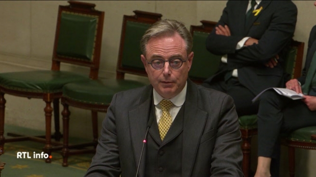 Le gouvernement fédéral est toujours plongé dans l'élaboration délicate de son budget 2026. Jusqu'ici, il ne s'agissait que de réunions bilatérales. Mais ce soir, les discussions se déroulent en conseil des ministres restreint. Est-ce bon signe ?