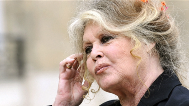 Les médias français rapportent que son état est inquiétant.