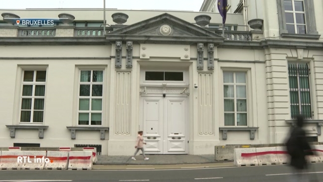 Aucun conseil des ministres n'est prévu ce week-end, Bart De Wever privilégiant les entretiens bilatéraux. Les partis de la coalition Arizona peinent à s'entendre sur les mesures d'économie, soit 10 milliards d'ici 2030.