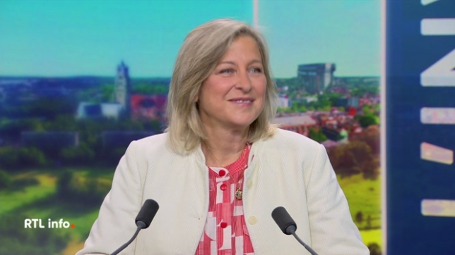 Invitée du RTLinfo 13h., Sabrina Philippe évoque son dernier roman, intitulé Nos Folies invisibles. Le livre raconte l'histoire et la rencontre entre quatre personnages complexes qui ont chacun des troubles bien encrés.