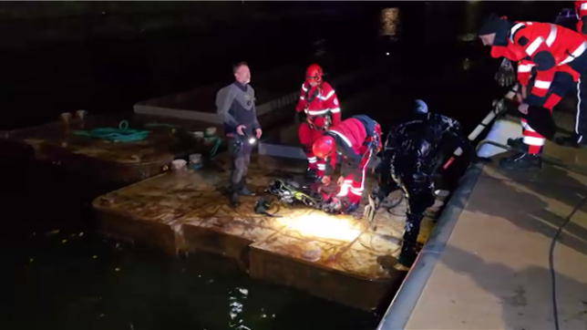 Dans la nuit de ce mardi 21 octobre, vers 4h50 du matin, les secours sont intervenus en urgence à Marchienne-au-Pont, dans la province du Hainaut. Un véhicule avec deux jeunes à son bord est tombé dans la Sambre. Des plongeurs ont été dépêchés sur place, mais un des jeunes hommes manque à l’appel.