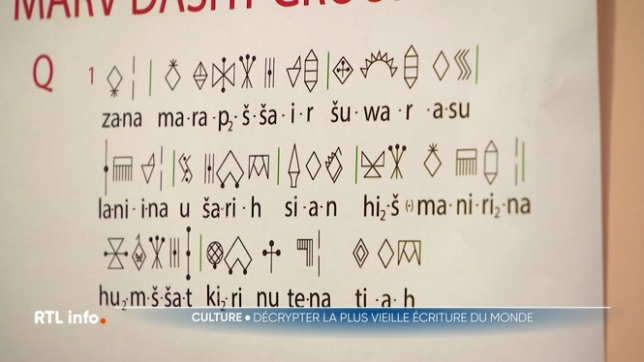 Inscrit sur des tablettes en argile il y a plus de 5.000 ans, cet ensemble de signes reste à ce jour très mystérieux. Comprendre cette écriture lointaine nous permettrait de mieux connaître l'histoire d'une des premières civilisations.