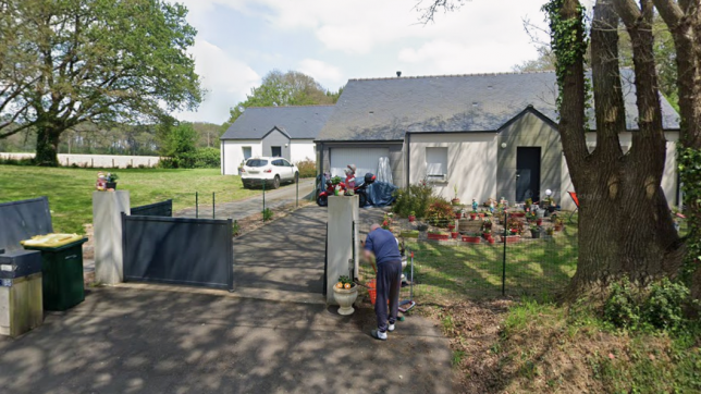 La maison du drame, dans le hameau de Kerudal, en France.