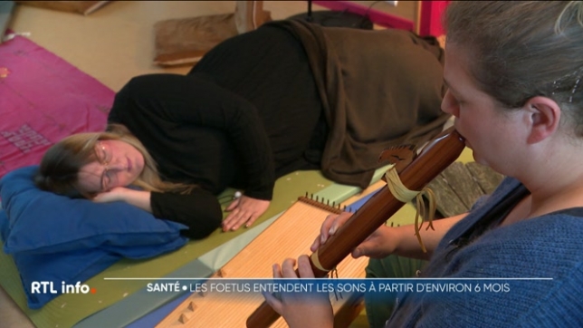 La musique est fréquemment utilisée pour réduire le stress des futures mamans, mais elle est aussi bénéfique pour les bébés à naître. Explications.