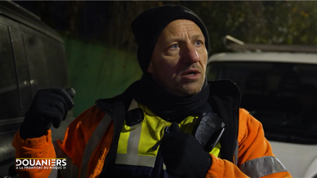 Des enfants non attachés, sans siège rehausseur ou installés à l’avant… Les douaniers belges constatent chaque semaine des infractions graves mettant en danger la sécurité des plus jeunes passagers.