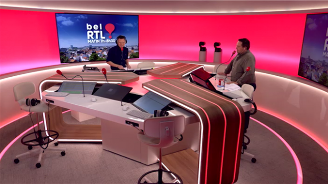 Une des gardiennes du Louvre rapporte anonymement comment s'est déroulé le vol des bijoux.