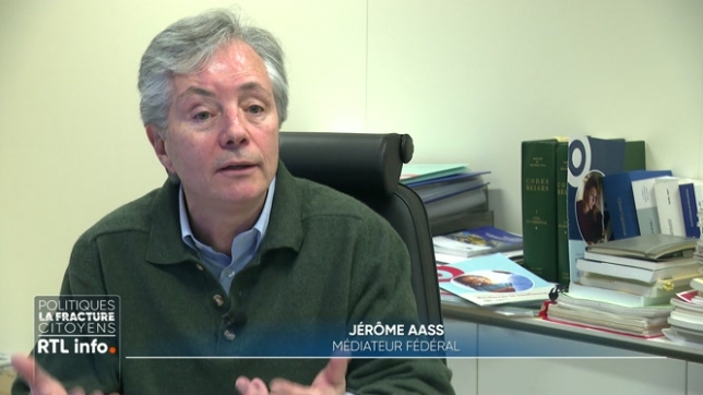 Certains de ces médiateurs interviennent entre les citoyens et leur banque, la compagnie d'assurance ou encore l'opérateur télécom. D'autres sont institutionnels : ils gèrent les conflits entre les citoyens et les administrations. C'est le cas du médiateur fédéral.