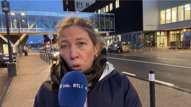 Un incendie s’est déclenché dans l’hôpital des Viviers, à Gilly, dans la région de Charleroi. Quatorze de jeune patients ont du être évacués par les pompiers de la zone du Hainaut-Est ainsi que des membres de l’équipe médicale.