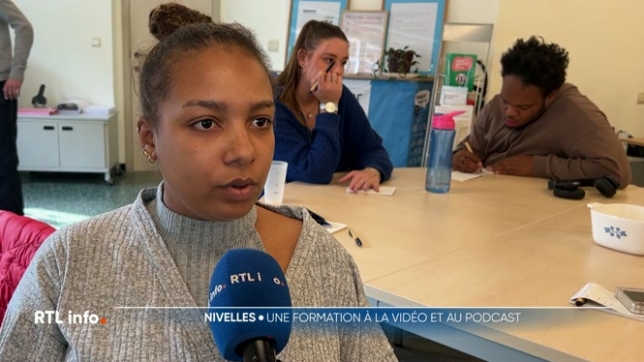 La formation s'adresse aux jeunes âgés entre 15 et 26 ans qui souhaitent apprendre à créer des contenus vidéos, des podcasts et des contenus sur les réseaux sociaux.  L'objectif est d'encourager la créativité et l'esprit critique des jeunes. Rencontres.