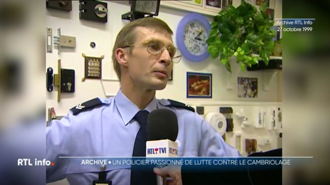 Agent brigadier au commissariat de police de Woluwé-Saint-Pierre, Réginald De Terwagne collectionne tout ce qui touche, de près ou de loin, à la prévention des cambriolages. Une passion qui coûte cher, le policier a déjà investi plus de 150.000 FB dans différents systèmes d'alarme. Rencontre.