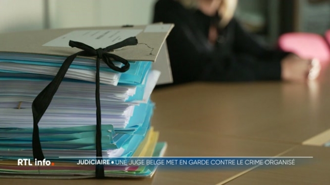 Une juge d'instruction d'Anvers lance un appel et adresse une lettre ouverte aux autorités. Selon elle, la justice belge, mais aussi la démocratie, sont en danger. Elle s’est confiée de façon anonyme à VTM. Mais que reproche-t-elle exactement à la Belgique ?