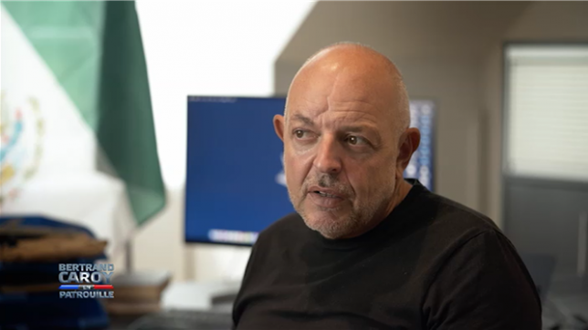 Bertrand Caroy a quitté les routes belges pour celles d’Acapulco, au Mexique, l’une des villes les plus dangereuses du monde. En immersion avec la police locale, il découvre un quotidien rythmé par les cartels, les fusillades et les scènes de crime.