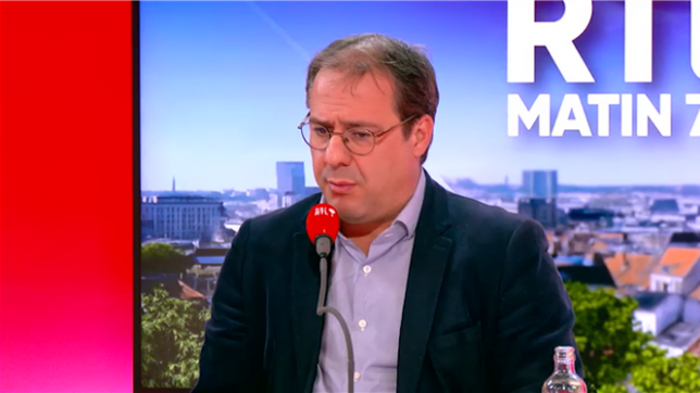 En s'attaquant aux faux malades de longue durée, le ministre fédéral de l'Emploi estime qu'il y aurait moyen d'économiser 2,5 milliards d'euros.