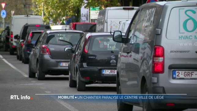 Un nouveau chantier paralyse toute la circulation. Des heures d'embouteillages, parfois complètement à l'arrêt et ce n'est que le début.