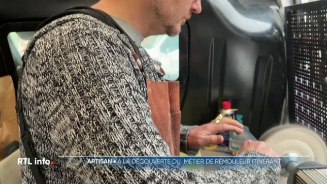 Le rémouleur est un artisan qui aiguise les scies, machettes et couteaux. Il avait beaucoup de succès il y a des dizaines d'années. Aujourd'hui, ils ne sont plus que quelques-uns. Sébastien en fait partie. Sa particularité à lui, c'est d'être un rémouleur itinérant.