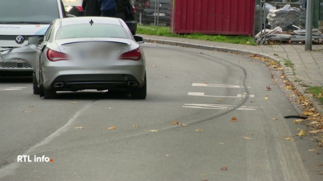 Une quinzaine de véhicules de police ont été mobilisés pour arrêter un fuyard. Il s'agit d'un homme qui s'est enfui avec la voiture qu'il testait et qui était à vendre. Parti d'Hasselt, le fugitif a pu être appréhendé sur les hauteurs de Liège, à l'aide d'une herse, après une quarantaine de km.