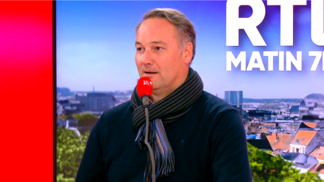 Le secteur public n'achète pas... nos propres panneaux photovoltaïques : Ils pensent trop au prix.