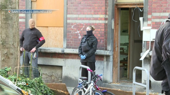 Deux personnes ont été blessées la nuit dernière lors d'une fusillade survenue à Saint-Gilles, a indiqué la police locale de Bruxelles-Sud (Anderlecht/Saint-Gilles/Forest). Les agents ont arrêté deux suspects.