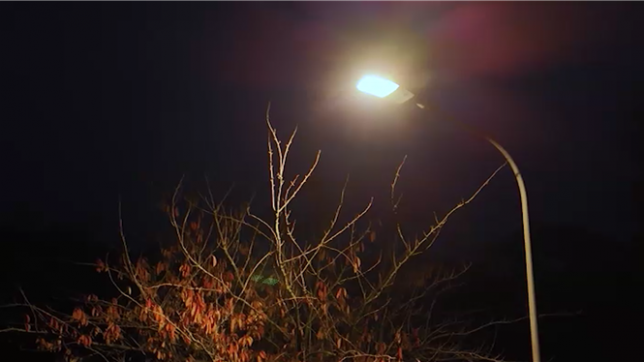 Il y a trois ans, des dizaines de communes en Wallonie ont fait ce choix : couper l’éclairage public la nuit pour faire des économies en raison de la crise énergétique. Mais des dizaines de communes rallument aujourd’hui les lampes, comme à Waterloo. Pourquoi ?