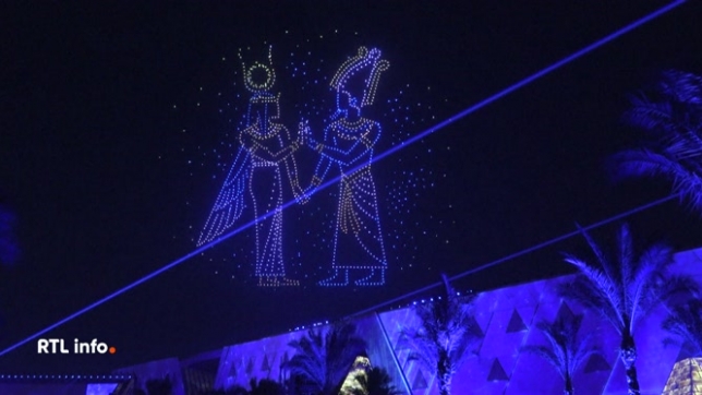 De nombreux chefs d'Etat, dont le roi Philippe, avaient fait le déplacement pour assister à l'inauguration du plus grand musée dédié à l'Egypte antique. Lasers, ballets, feux d'artifice et drones au-dessus des pyramides de Gizeh ont marqué une cérémonie grandiose.