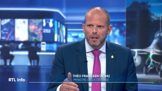 La présence de drones au-dessus de Kleine-Brogel relève de l'espionnage selon Theo Francken. Des armes nucléaires américaines sont stockées sur le site qui abrite également les F-16 et les F-35 à partir de 2027. Le ministre de la Défense a annoncé un plan anti-drones à hauteur de 50 millions €.