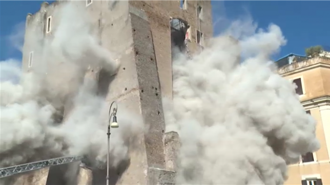 Une tour médiévale s'est partiellement effondrée à Rome, rapporte l'agence de presse italienne ANSA. Des travaux de rénovation étaient en cours à la tour des Conti, près du Forum romain et du Colisée, lorsqu'une partie d'un des murs s'est effondrée. Plusieurs ouvriers du bâtiment ont été ensevelis sous les décombres.
