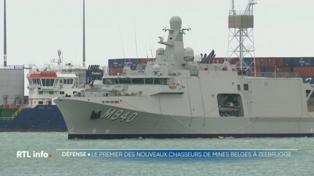 Le M940 Oostende, premier navire de guerre d'une nouvelle série destinée aux marines belge et néerlandaise, a accosté à Zeebrugge pour la première fois. Il a été légèreent endomagé lors d'un test il y a quelques mois, sans réel impact.