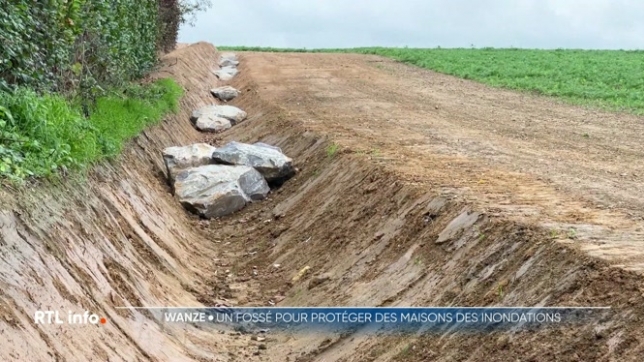 A Wanze, en province de Liège, des habitants de la rue Georges Dispa (Bas-Oha), sont régulièrement victimes d'inondations, surtout ceux qui vivent en contrebas de champs agricoles. L'eau ruisselle parfois jusque dans leur maison. Un fossé der drainage a donc été creusé pour les protéger.