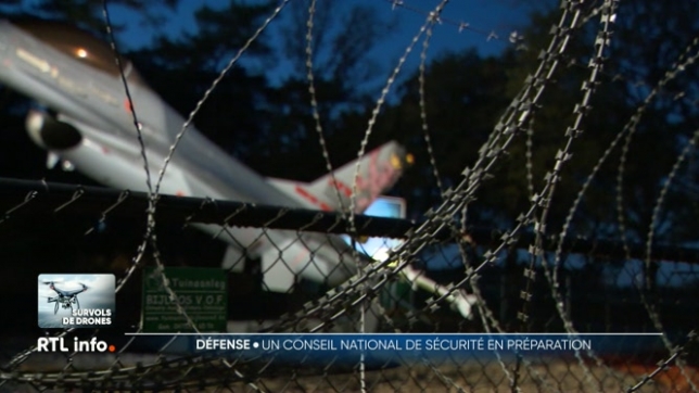 La question est sur toutes les lèvres depuis hier soir : d'où venaient les drones qui ont survolé la Belgique et semé le chaos dans nos aéroports ? L'implication de la Russie est jugée probable, et la menace est sérieuse. Un conseil national de sécurité a été convoqué demain en urgence.